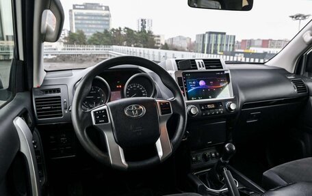 Toyota Land Cruiser Prado 150 рестайлинг 2, 2016 год, 3 070 000 рублей, 11 фотография