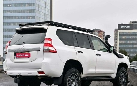 Toyota Land Cruiser Prado 150 рестайлинг 2, 2016 год, 3 070 000 рублей, 6 фотография