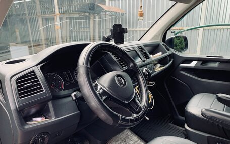 Volkswagen Caravelle T6 рестайлинг, 2017 год, 3 350 000 рублей, 7 фотография