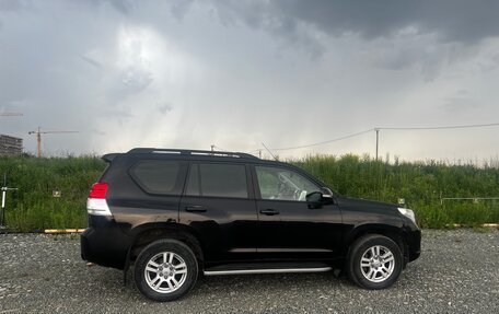 Toyota Land Cruiser Prado 150 рестайлинг 2, 2011 год, 3 000 000 рублей, 1 фотография