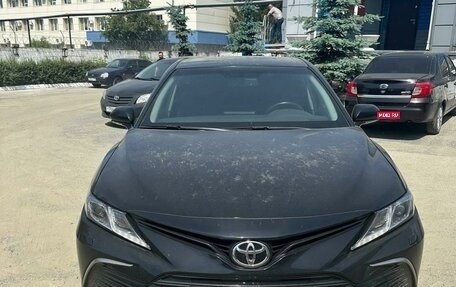 Toyota Camry, 2021 год, 3 000 000 рублей, 1 фотография