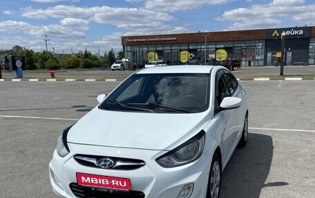 Hyundai Solaris II рестайлинг, 2012 год, 850 000 рублей, 1 фотография