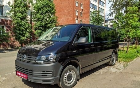 Volkswagen Caravelle T6 рестайлинг, 2016 год, 3 100 000 рублей, 1 фотография