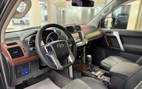 Toyota Land Cruiser Prado 150 рестайлинг 2, 2013 год, 3 199 000 рублей, 8 фотография