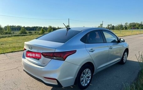 Hyundai Solaris II рестайлинг, 2017 год, 1 300 000 рублей, 4 фотография