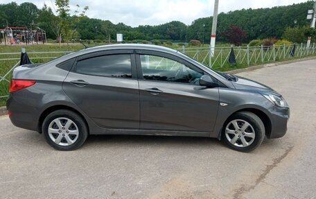 Hyundai Solaris II рестайлинг, 2011 год, 730 000 рублей, 5 фотография