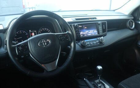 Toyota RAV4, 2017 год, 2 712 000 рублей, 6 фотография