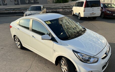 Hyundai Solaris II рестайлинг, 2012 год, 1 000 000 рублей, 2 фотография