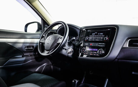 Mitsubishi Outlander III рестайлинг 3, 2014 год, 1 415 000 рублей, 9 фотография