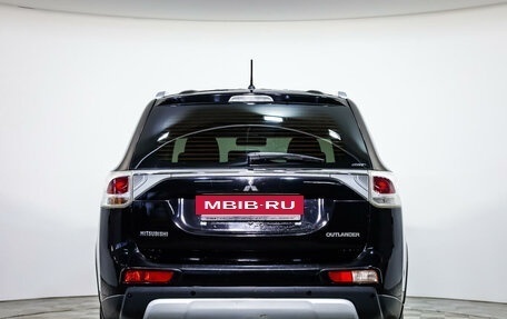 Mitsubishi Outlander III рестайлинг 3, 2014 год, 1 415 000 рублей, 6 фотография