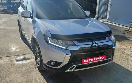 Mitsubishi Outlander III рестайлинг 3, 2020 год, 3 200 000 рублей, 2 фотография