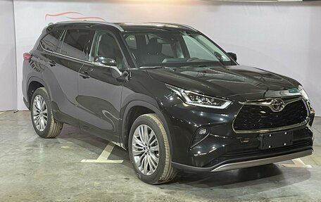 Toyota Highlander, 2023 год, 6 550 000 рублей, 3 фотография