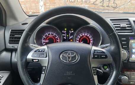 Toyota Highlander III, 2013 год, 2 200 000 рублей, 15 фотография