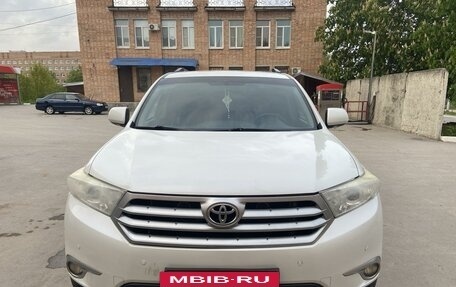 Toyota Highlander III, 2013 год, 2 200 000 рублей, 8 фотография