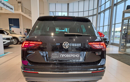 Volkswagen Tiguan II, 2018 год, 3 367 000 рублей, 6 фотография