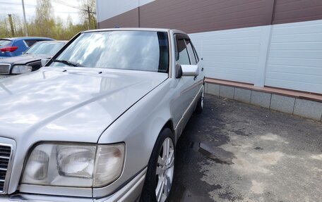 Mercedes-Benz E-Класс, 1994 год, 540 000 рублей, 15 фотография