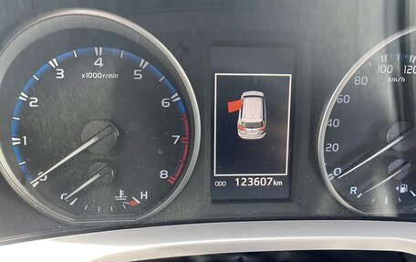 Toyota RAV4, 2018 год, 2 600 000 рублей, 7 фотография
