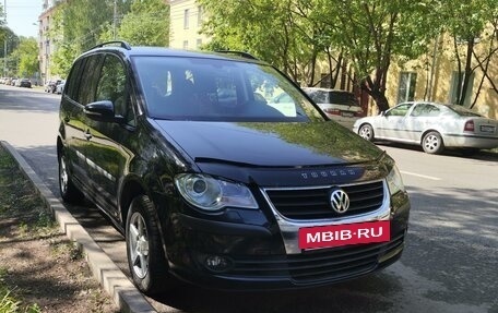 Volkswagen Touran III, 2009 год, 1 090 000 рублей, 2 фотография