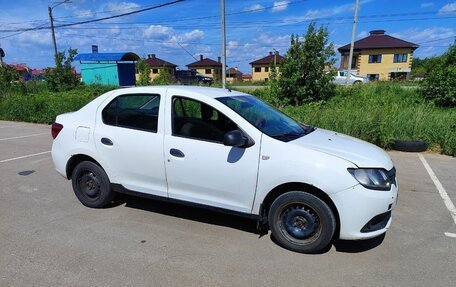 Renault Logan II, 2018 год, 390 000 рублей, 12 фотография