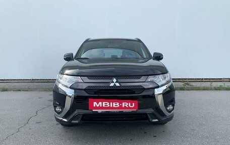 Mitsubishi Outlander III рестайлинг 3, 2021 год, 2 800 000 рублей, 6 фотография