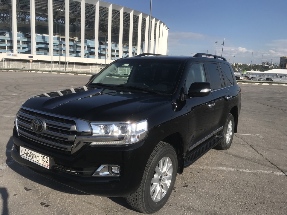 Toyota Land Cruiser 200 рестайлинг 2, 2020 год, 9 800 000 рублей, 1 фотография