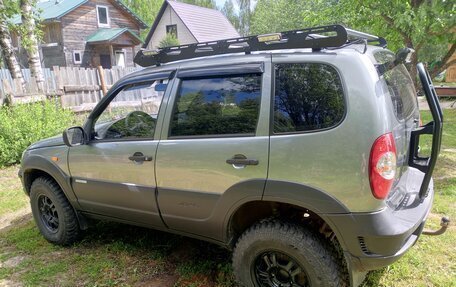 Chevrolet Niva I рестайлинг, 2009 год, 700 000 рублей, 3 фотография