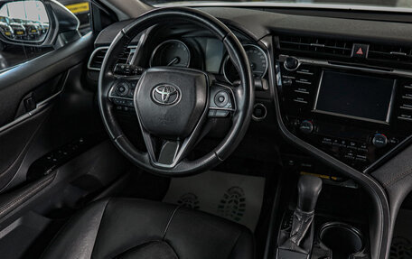 Toyota Camry, 2018 год, 2 989 000 рублей, 10 фотография