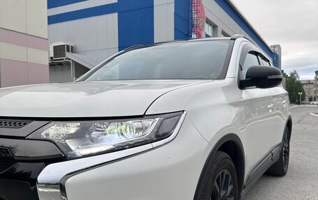 Mitsubishi Outlander III рестайлинг 3, 2021 год, 3 150 000 рублей, 3 фотография