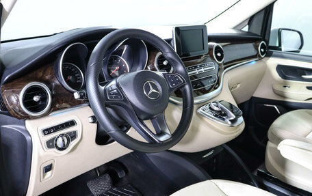 Mercedes-Benz V-Класс, 2016 год, 4 450 000 рублей, 15 фотография
