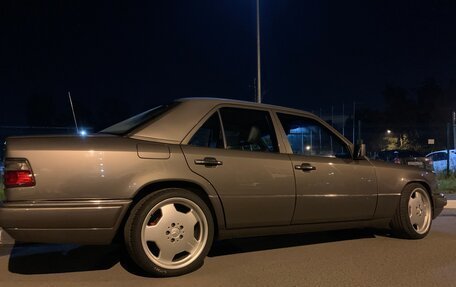 Mercedes-Benz E-Класс, 1993 год, 890 000 рублей, 3 фотография