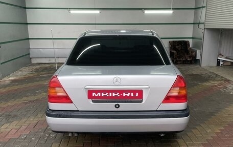 Mercedes-Benz C-Класс, 1994 год, 450 000 рублей, 4 фотография