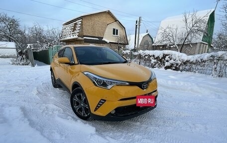 Toyota C-HR I рестайлинг, 2017 год, 2 570 000 рублей, 9 фотография
