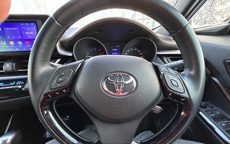 Toyota C-HR I рестайлинг, 2017 год, 2 570 000 рублей, 26 фотография