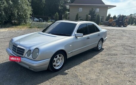 Mercedes-Benz E-Класс, 1998 год, 680 000 рублей, 2 фотография
