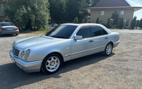 Mercedes-Benz E-Класс, 1998 год, 680 000 рублей, 3 фотография