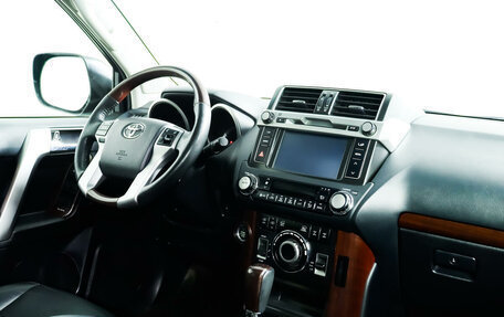Toyota Land Cruiser Prado 150 рестайлинг 2, 2013 год, 4 217 000 рублей, 9 фотография