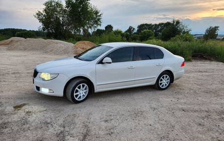 Skoda Superb III рестайлинг, 2012 год, 1 450 000 рублей, 2 фотография