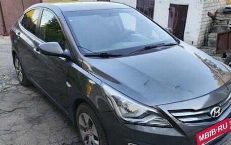 Hyundai Solaris II рестайлинг, 2014 год, 990 000 рублей, 2 фотография