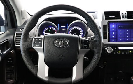 Toyota Land Cruiser Prado 150 рестайлинг 2, 2017 год, 5 200 000 рублей, 9 фотография