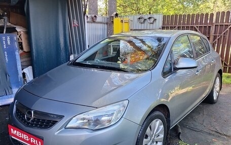 Opel Astra J, 2011 год, 670 000 рублей, 2 фотография