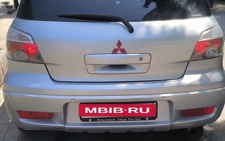 Mitsubishi Outlander III рестайлинг 3, 2006 год, 800 000 рублей, 6 фотография