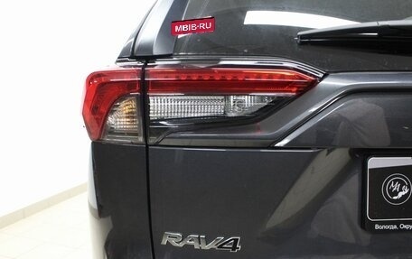 Toyota RAV4, 2021 год, 3 700 000 рублей, 10 фотография