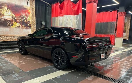 Dodge Challenger III рестайлинг 2, 2020 год, 4 250 000 рублей, 8 фотография