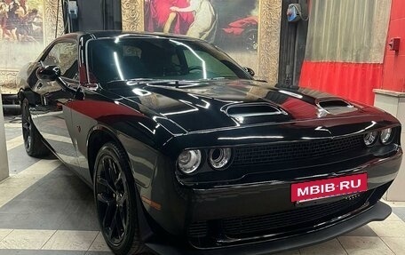 Dodge Challenger III рестайлинг 2, 2020 год, 4 250 000 рублей, 7 фотография