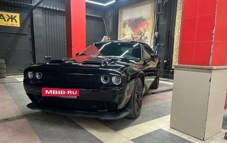 Dodge Challenger III рестайлинг 2, 2020 год, 4 250 000 рублей, 13 фотография