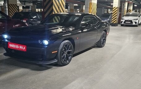 Dodge Challenger III рестайлинг 2, 2020 год, 4 250 000 рублей, 30 фотография