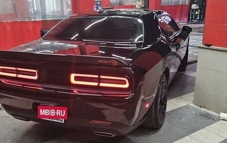 Dodge Challenger III рестайлинг 2, 2020 год, 4 250 000 рублей, 29 фотография