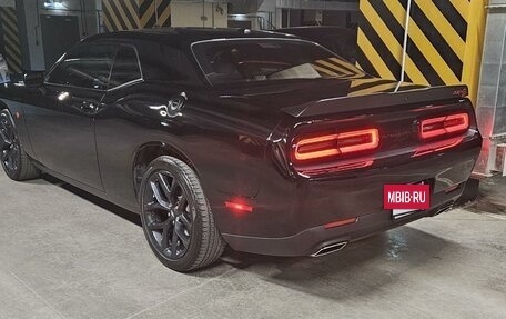 Dodge Challenger III рестайлинг 2, 2020 год, 4 250 000 рублей, 25 фотография