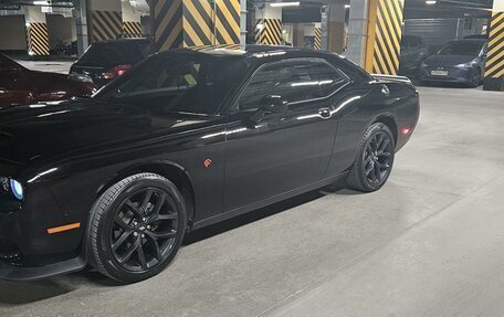 Dodge Challenger III рестайлинг 2, 2020 год, 4 250 000 рублей, 32 фотография