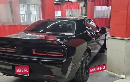 Dodge Challenger III рестайлинг 2, 2020 год, 4 250 000 рублей, 24 фотография